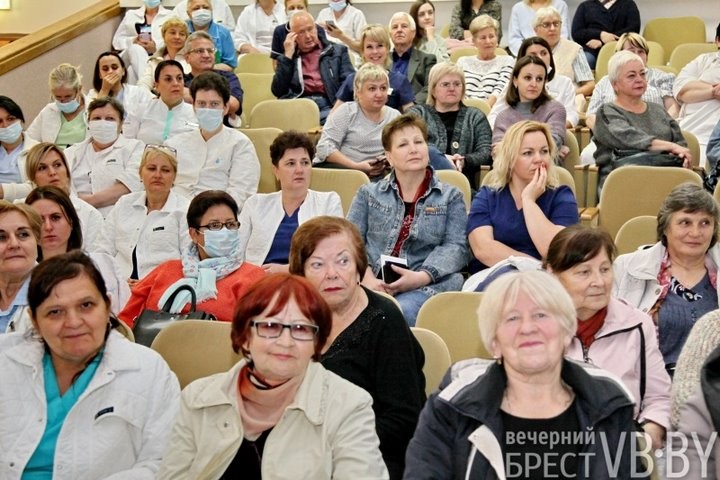 Бывших врачей не бывает. Накануне Дня пожилых людей в Брестской центральной городской больнице прошло чествование ветеранов учреждения