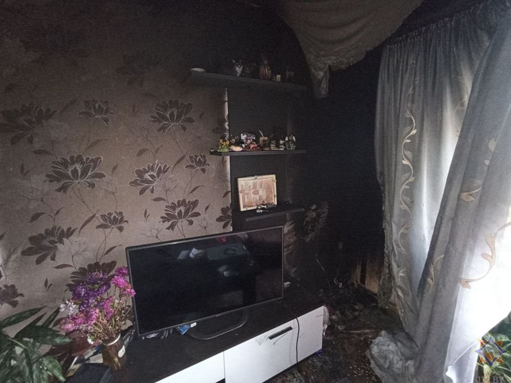 Двоих детей спасли при пожаре квартиры в Бресте