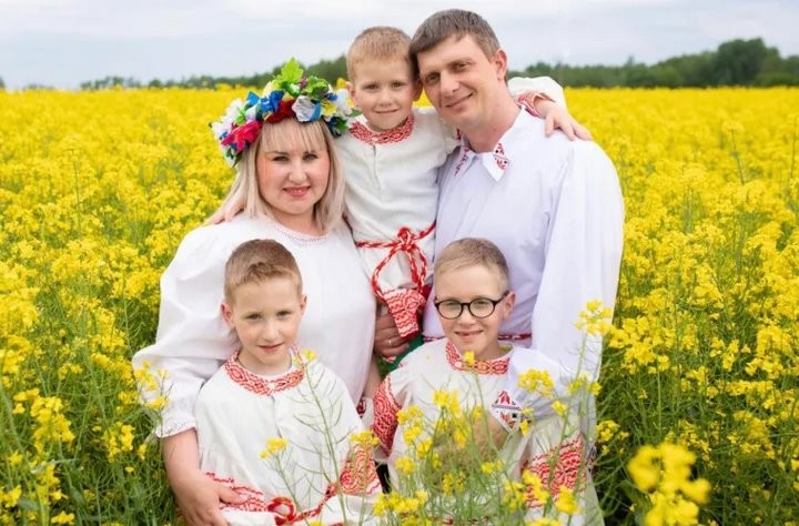 Счастливы втройне: многодетные родители из Брестской области рассказали о воспитании сыновей