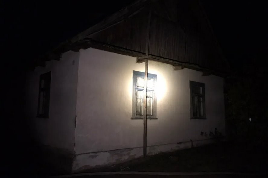 Жилой дом и гараж с автомобилем горели в Березовском районе