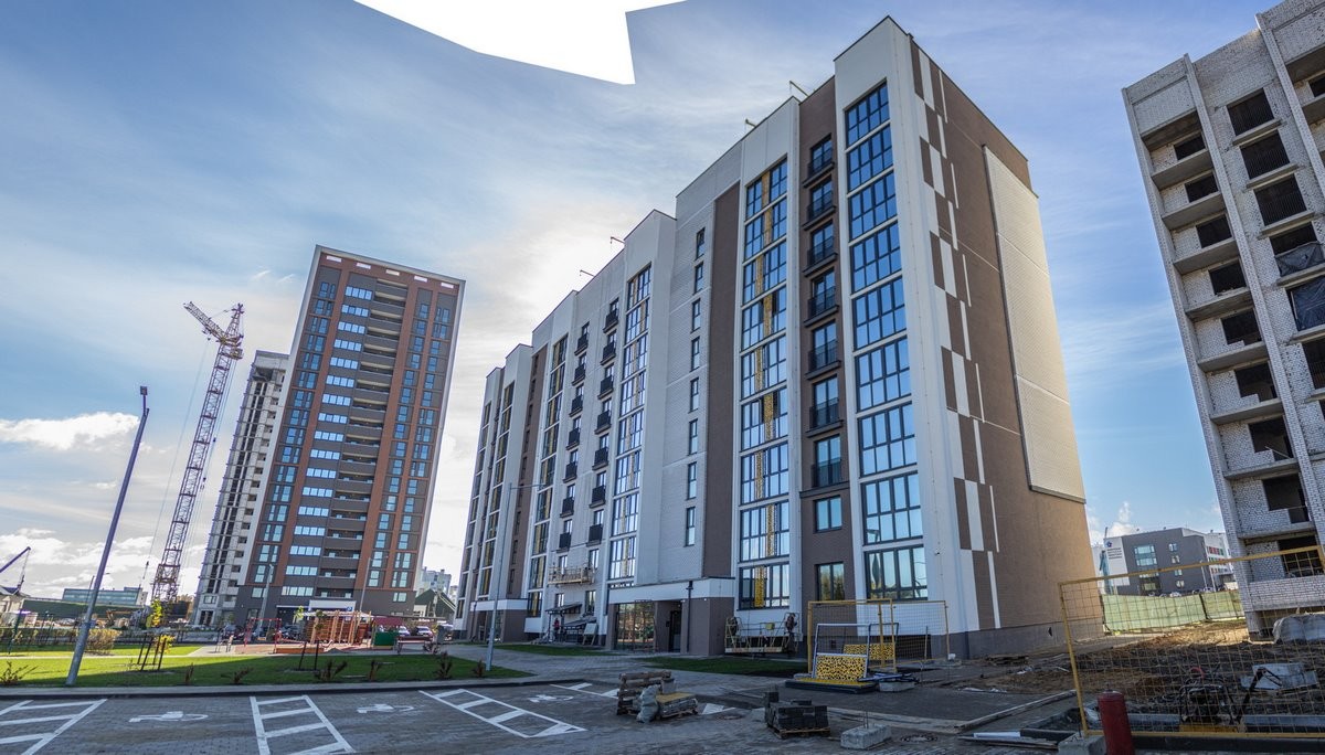 В центре Бреста сдали дом с модными планировками. Узнали, по чем там квартиры