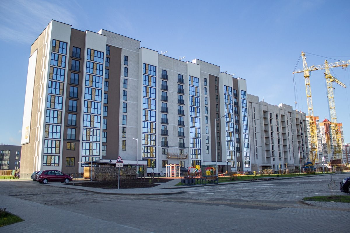 В центре Бреста сдали дом с модными планировками. Узнали, по чем там квартиры