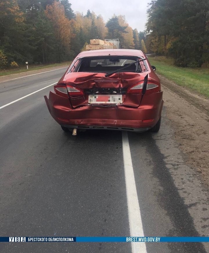 Фура «догнала» легковушку в Брестской области