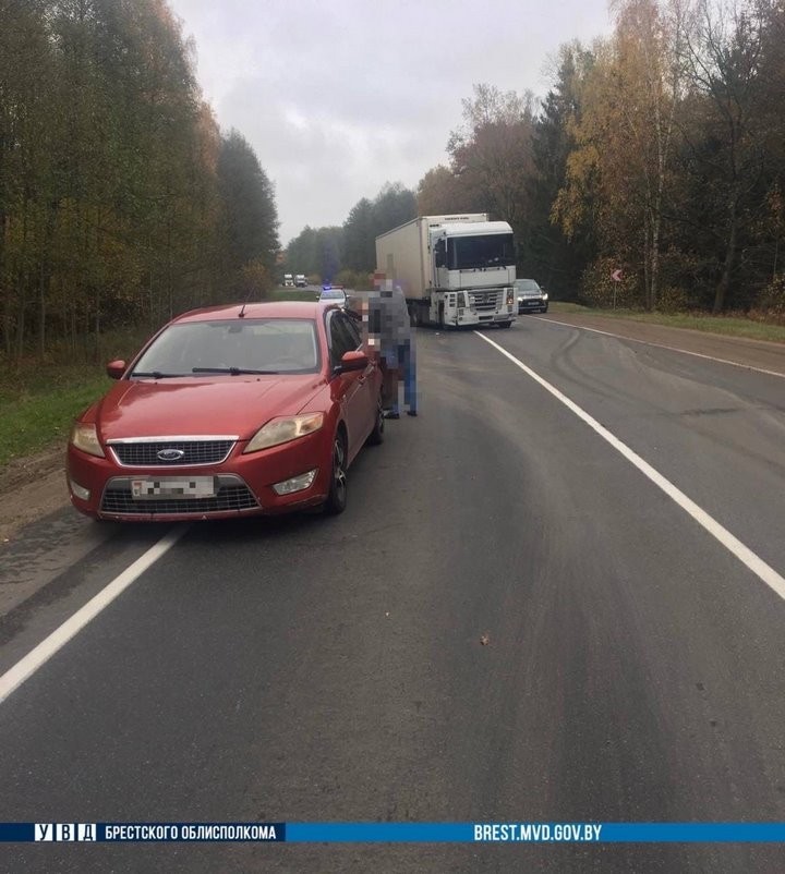 Фура «догнала» легковушку в Брестской области