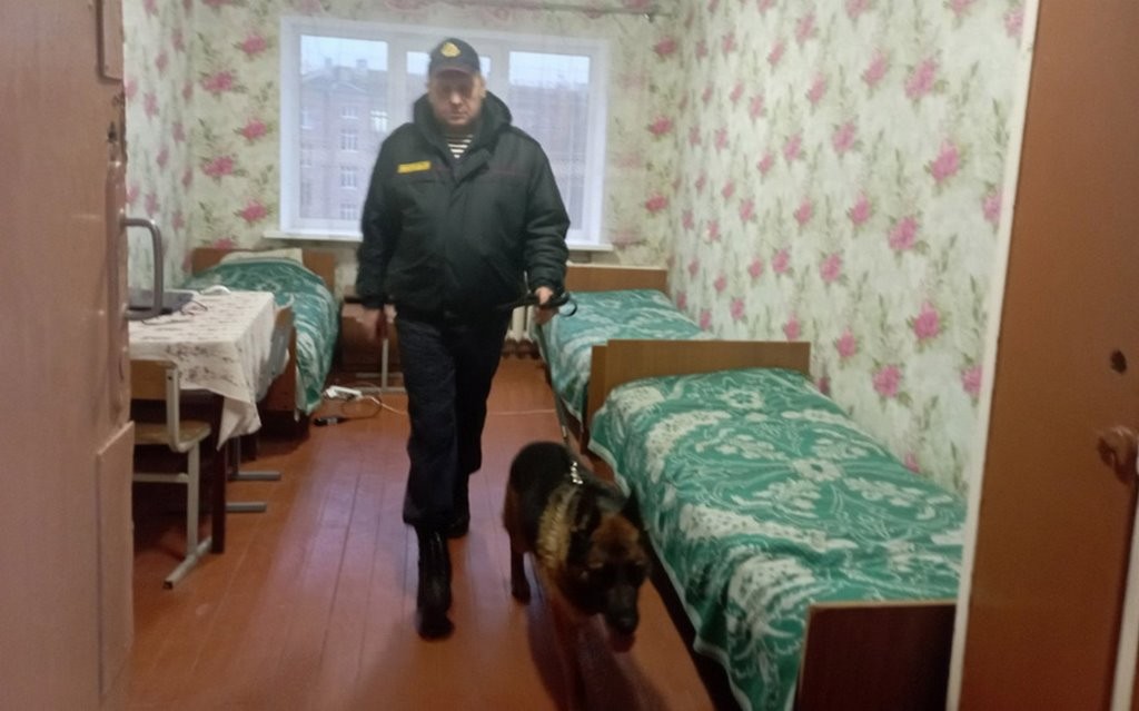 В общежитиях – чисто. Наркотики в общежитиях двух колледжей искали со служебной собакой в Барановичах