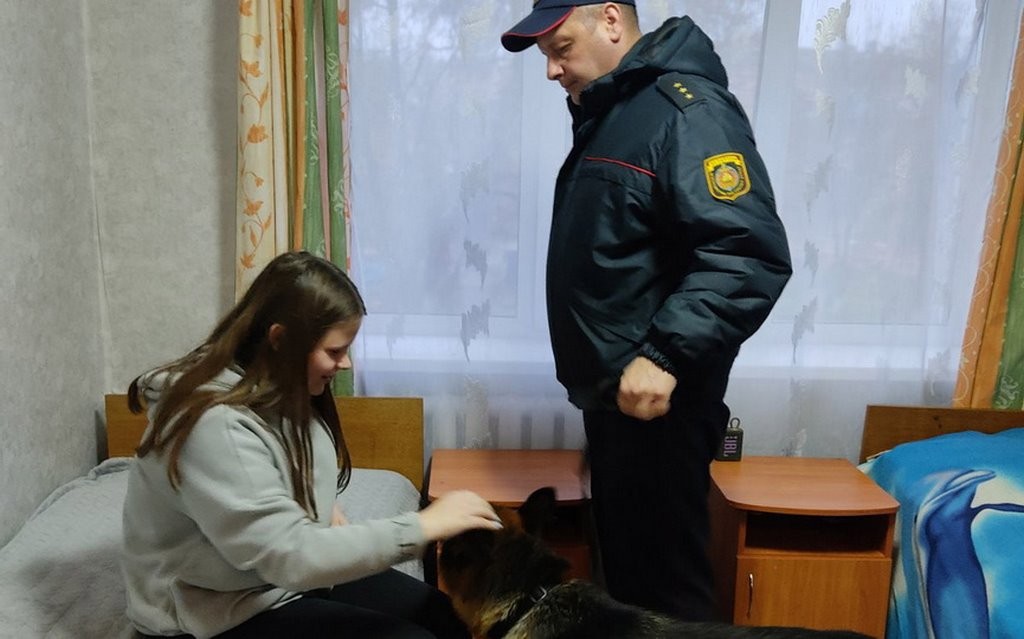 В общежитиях – чисто. Наркотики в общежитиях двух колледжей искали со служебной собакой в Барановичах