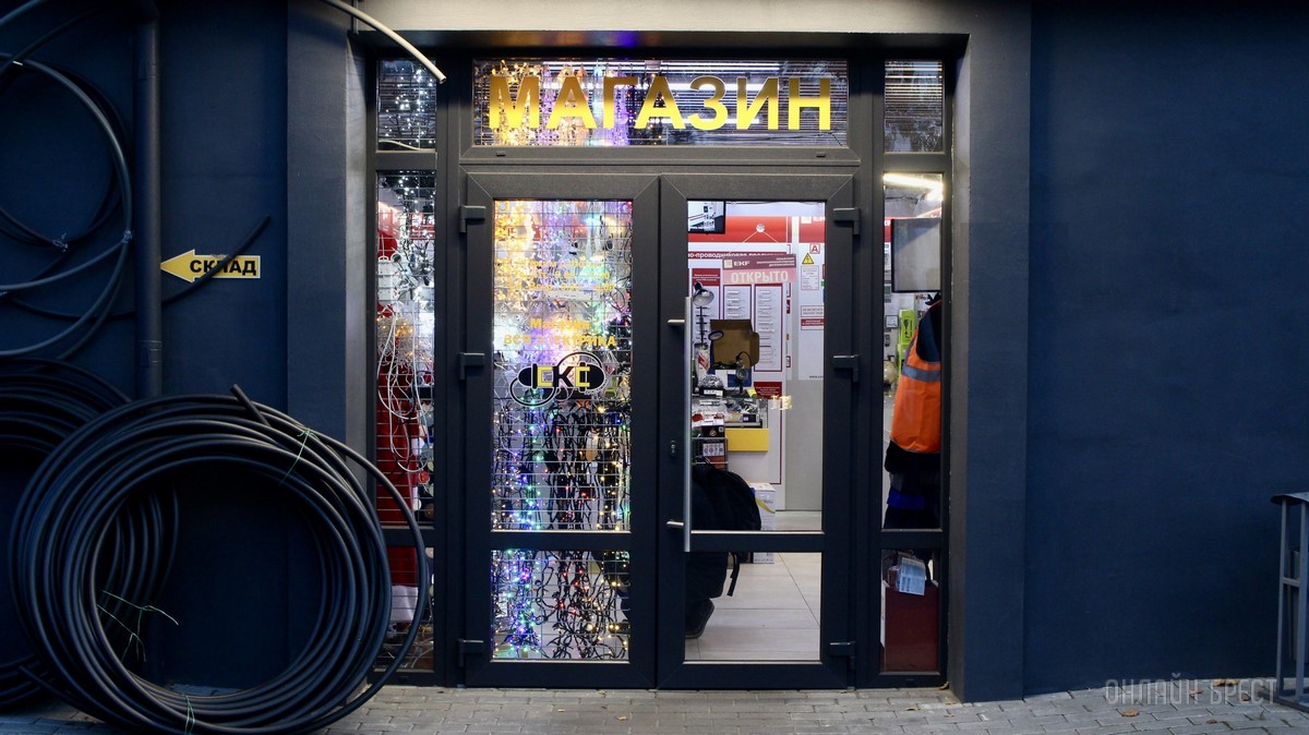 Готовиться к Новому году выгоднее уже сейчас. Гирлянды, декоративные камины, светомузыка и другие товары по отличным ценам в магазине «Вся электрика» на Пушкинской