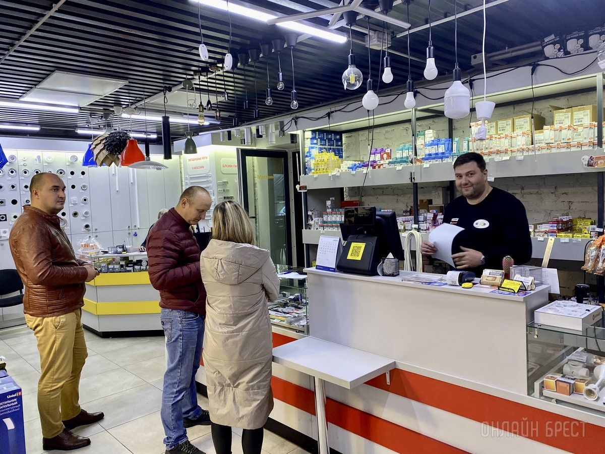 Готовиться к Новому году выгоднее уже сейчас. Гирлянды, декоративные камины, светомузыка и другие товары по отличным ценам в магазине «Вся электрика» на Пушкинской