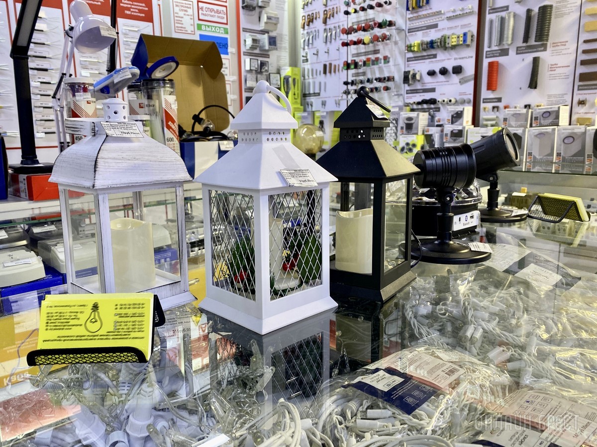 Готовиться к Новому году выгоднее уже сейчас. Гирлянды, декоративные камины, светомузыка и другие товары по отличным ценам в магазине «Вся электрика» на Пушкинской