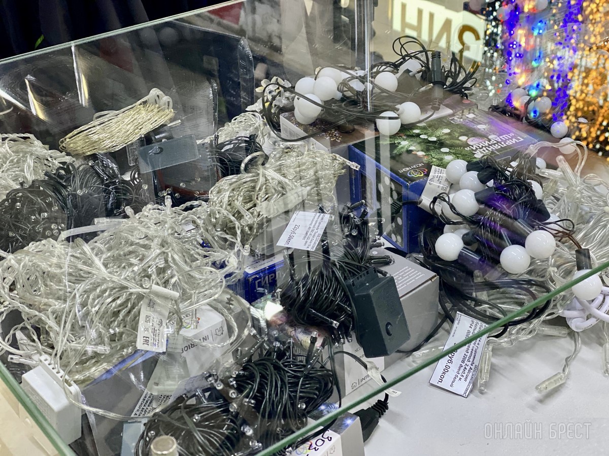 Готовиться к Новому году выгоднее уже сейчас. Гирлянды, декоративные камины, светомузыка и другие товары по отличным ценам в магазине «Вся электрика» на Пушкинской