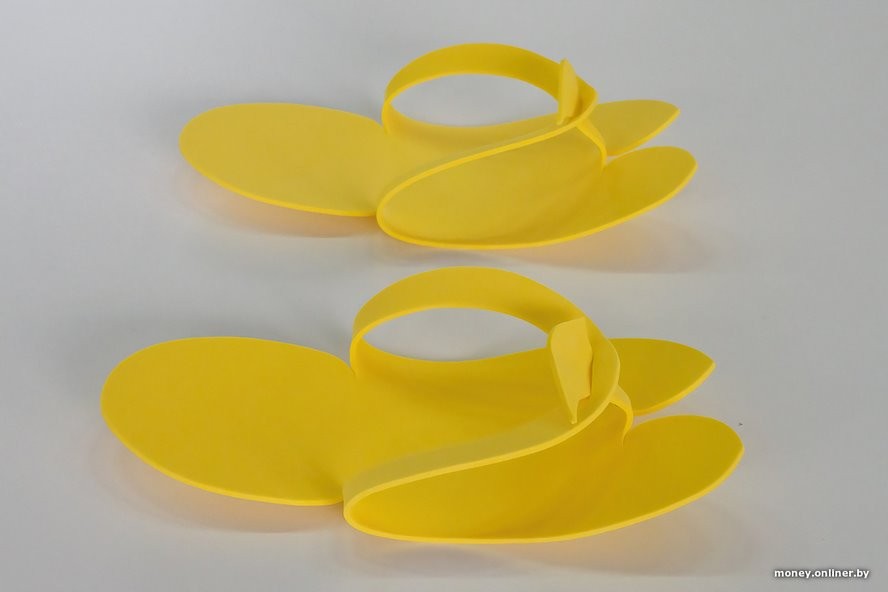 Посмотрите, как выглядят тапки за 16 копеек. Сколько шагов в них можно пройти?