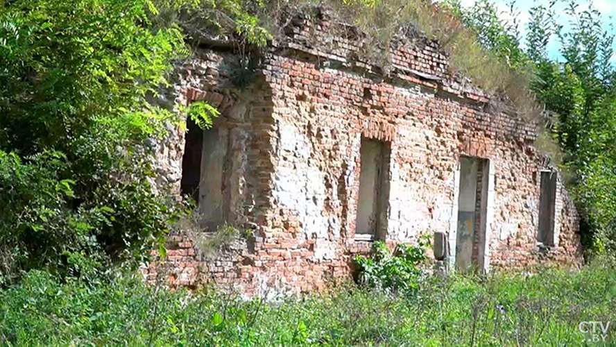 В Бресте в руинах бернардинского монастыря до сих пор слышат пение монахов. Вот что там происходило 400 лет назад