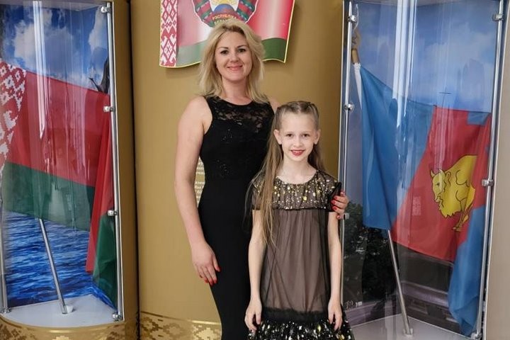 Голос для двух оркестров. Брестчанка успешно совмещает музыку и армию, а еще готовит к большой сцене талантливую ученицу