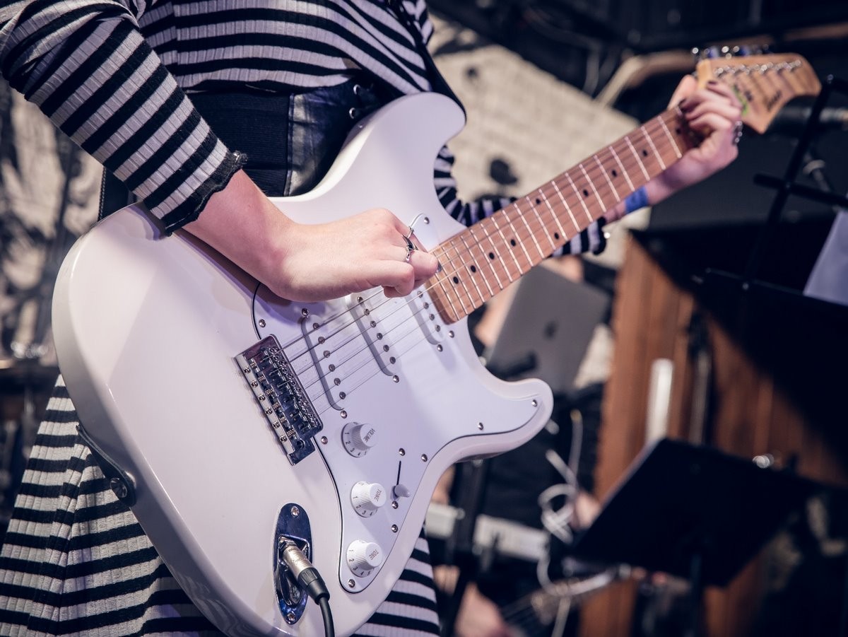 В Бресте 23 октября прошел отчетный концерт начинающих гитаристов. На сцену PUB&CLUB COYOTE взошло 36 новоиспеченных музыкантов. Как это было?