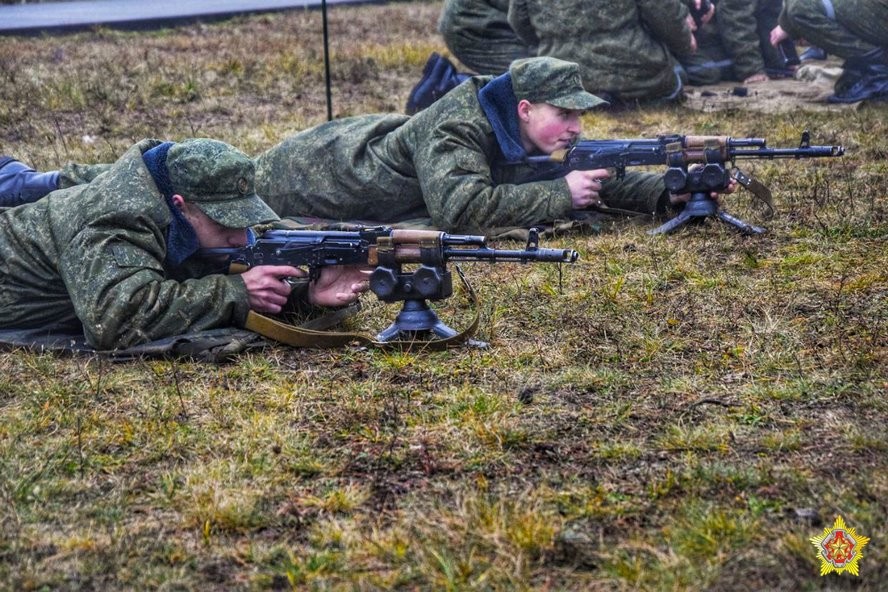 У новобранцев в 38-й Брестской бригаде прошло первое занятие по огневой подготовке