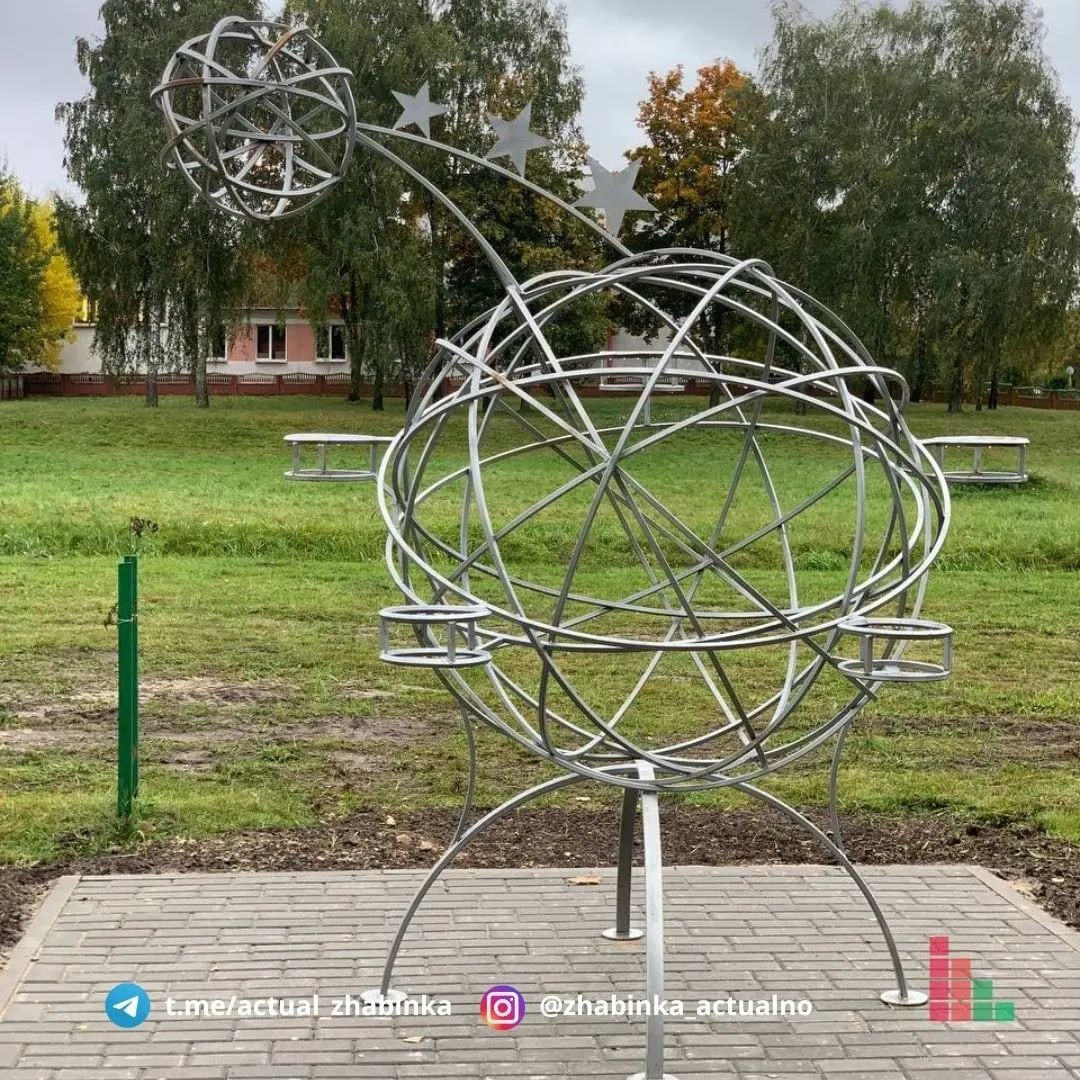 Космическая аллея появилась в городском парке Жабинки