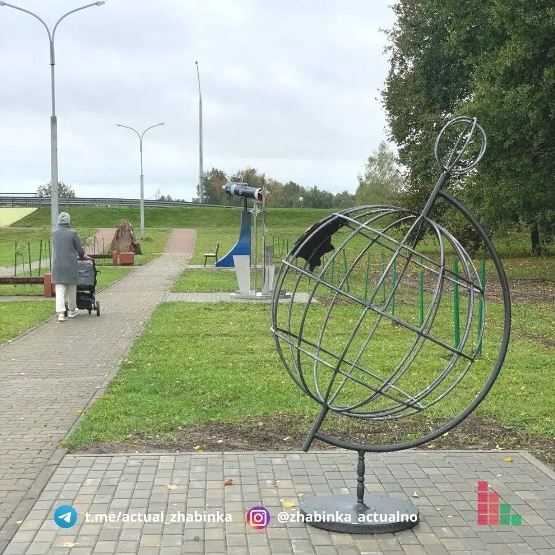 Космическая аллея появилась в городском парке Жабинки