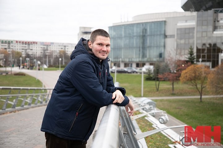 «Машина есть, квартиру строю». Чтобы найти жену, белорус развесил объявления на столбах