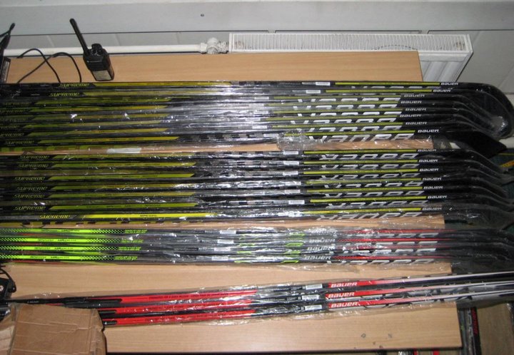 Водитель фуры намеревался спрятать от брестских таможенников автомобильный генератор и хоккейные клюшки