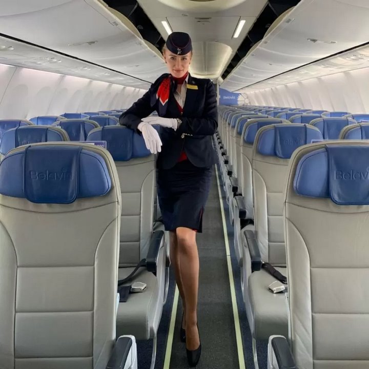Стюардесса из Беларуси рассказала о несуществующем графике, страхе высоты у коллег и об отпускных рейсах