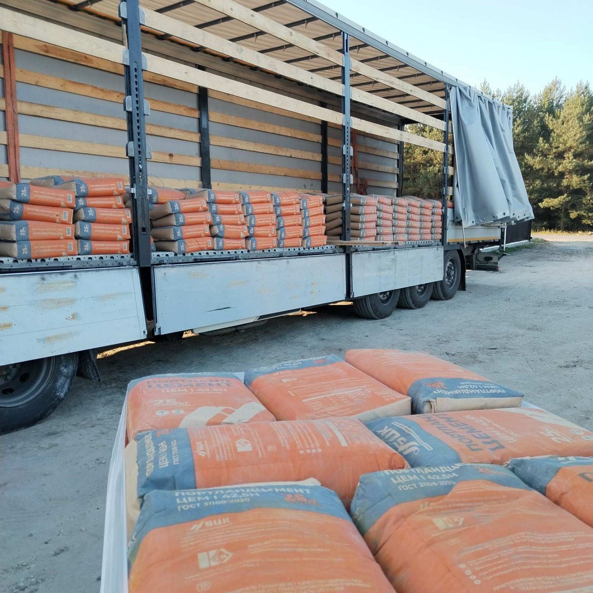 «Строй с нами» в Бресте и Малорите: строительство домов под ключ, продажа стройматериалов, услуги гидроманипулятора