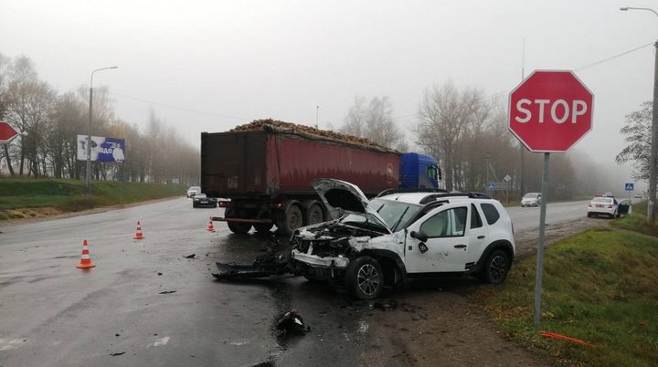 Легковушка и грузовик столкнулись на окраине Барановичей