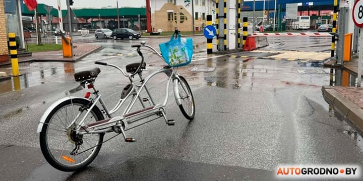 Белорус придумал бизнес на границе с Польшей — «велотакси» через пункт пропуска