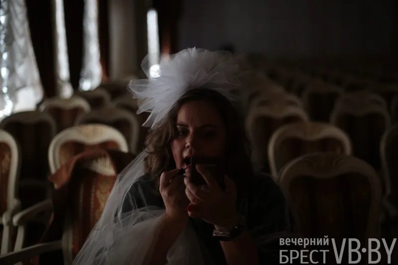 Как не выйти замуж? Инструкцию, как остаться старой девой, показали в Брестском театре кукол