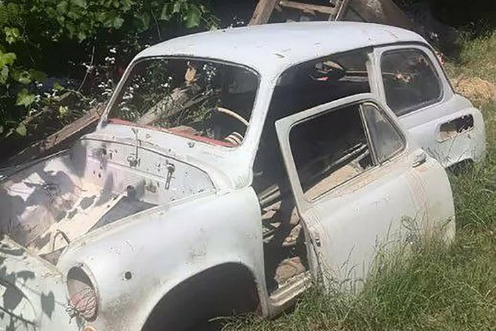 Заброшенный «Запорожец» выставил на продажу житель Кобрина. Сколько денег за него просит?