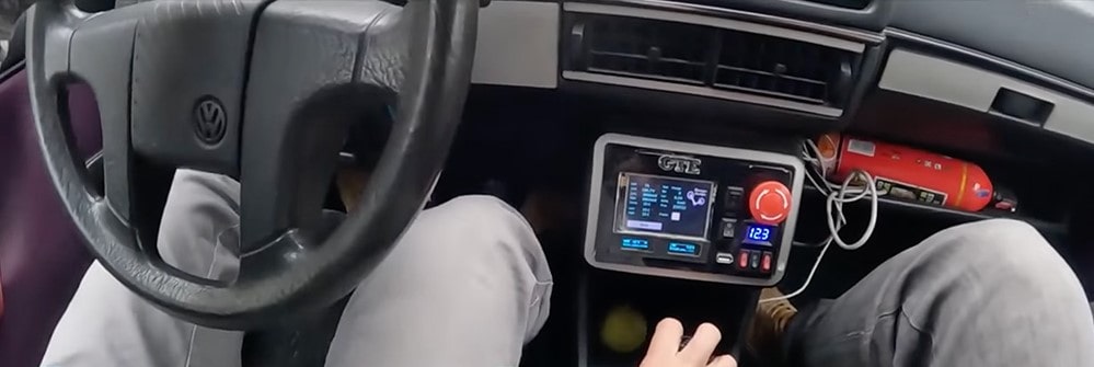 Мужчина превратил свой VW Golf Mk2 в электромобиль с солнечными батареями. Сколько это стоило?