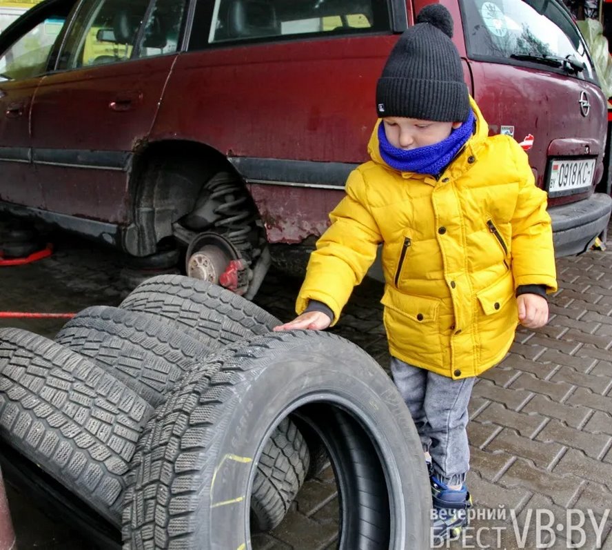 Брестские водители потихоньку «переобувают» своих «железных коней»