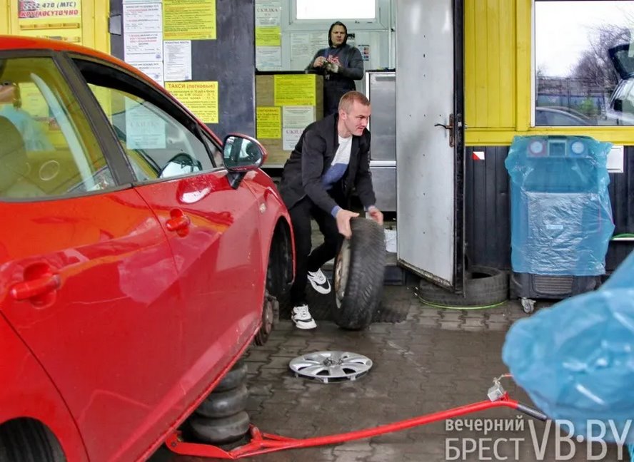 Брестские водители потихоньку «переобувают» своих «железных коней»