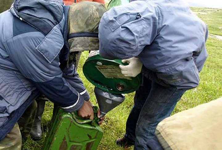 Два механизатора за месяц украли более 600 литров солярки. Они сами себя выдали