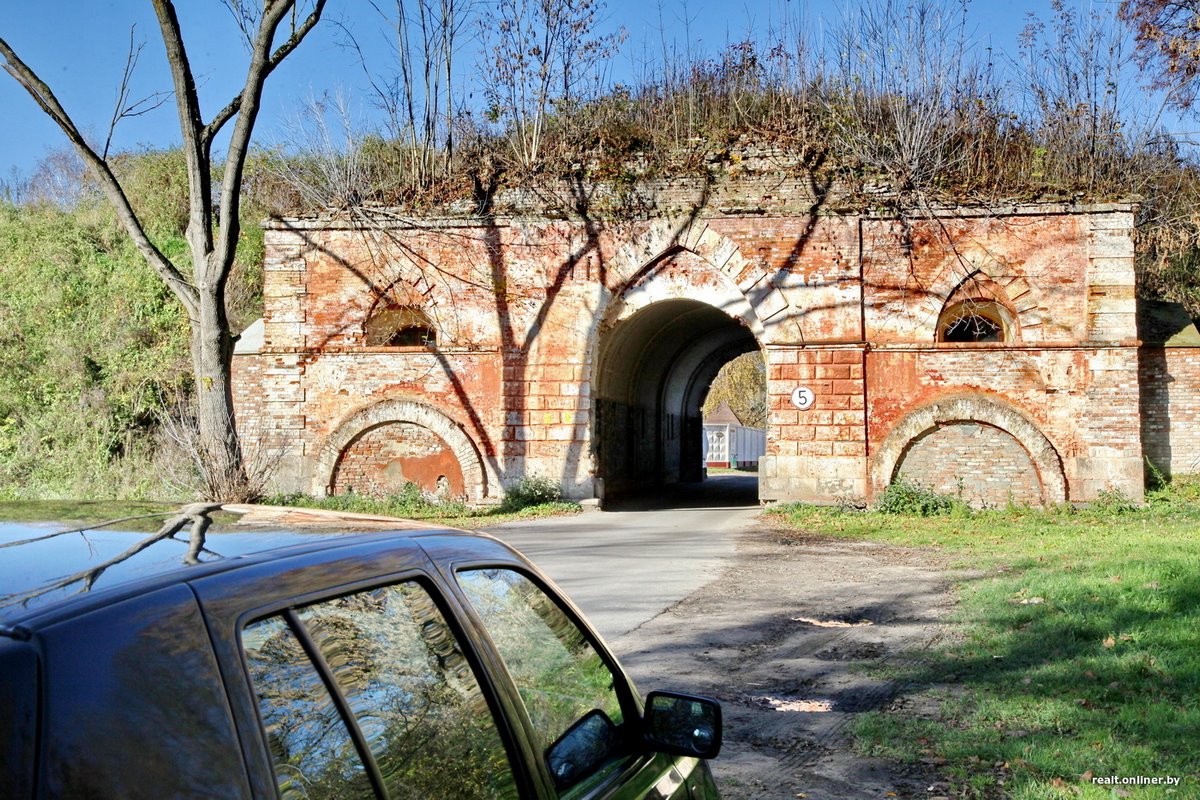 «Это чудесное место». Как живут семьи, чьи дома находятся на территории Брестской крепости