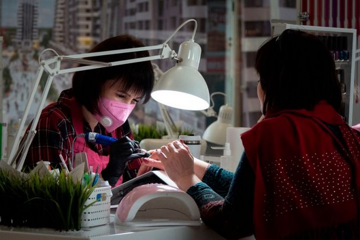 «Вложила 4000 рублей — отбила их за два месяца». Как войти в бьюти-бизнес с нуля и сколько можно заработать