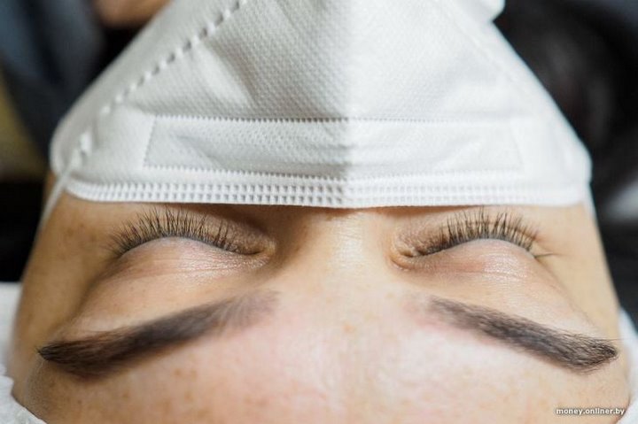 «Вложила 4000 рублей — отбила их за два месяца». Как войти в бьюти-бизнес с нуля и сколько можно заработать