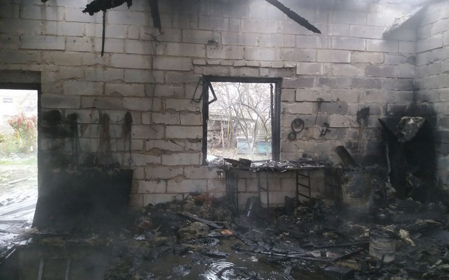 В Барановичах в гараже сгорел автомобиль