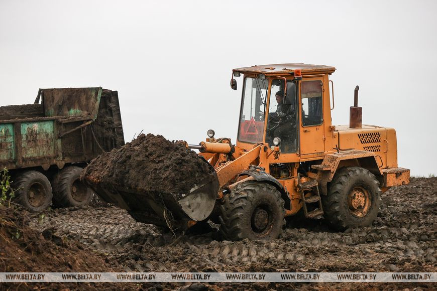 Как хрупкая женщина стала механизатором. Репортаж из Каменецкого района