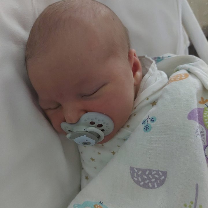 В 19 лет жительница Барановичей родила богатыря