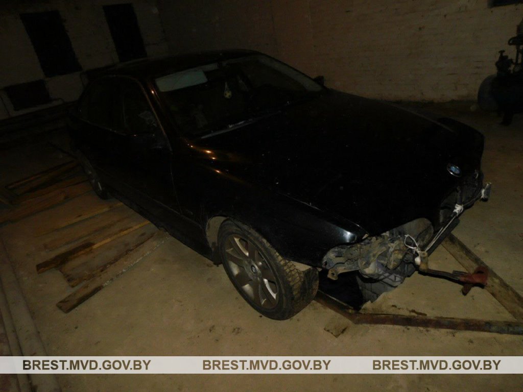 Бесправник в Ивановском районе наехал на лежавшего человека и скрылся с места ДТП