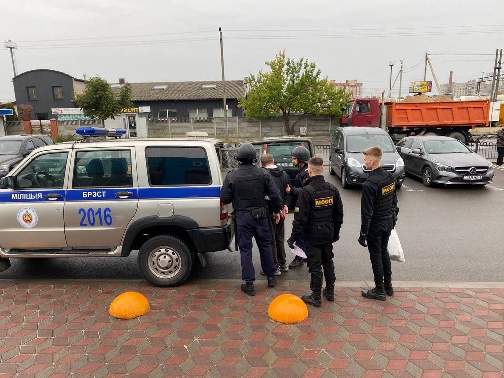 В Бресте правоохранители провели профилактическую акцию «Трезвый двор»