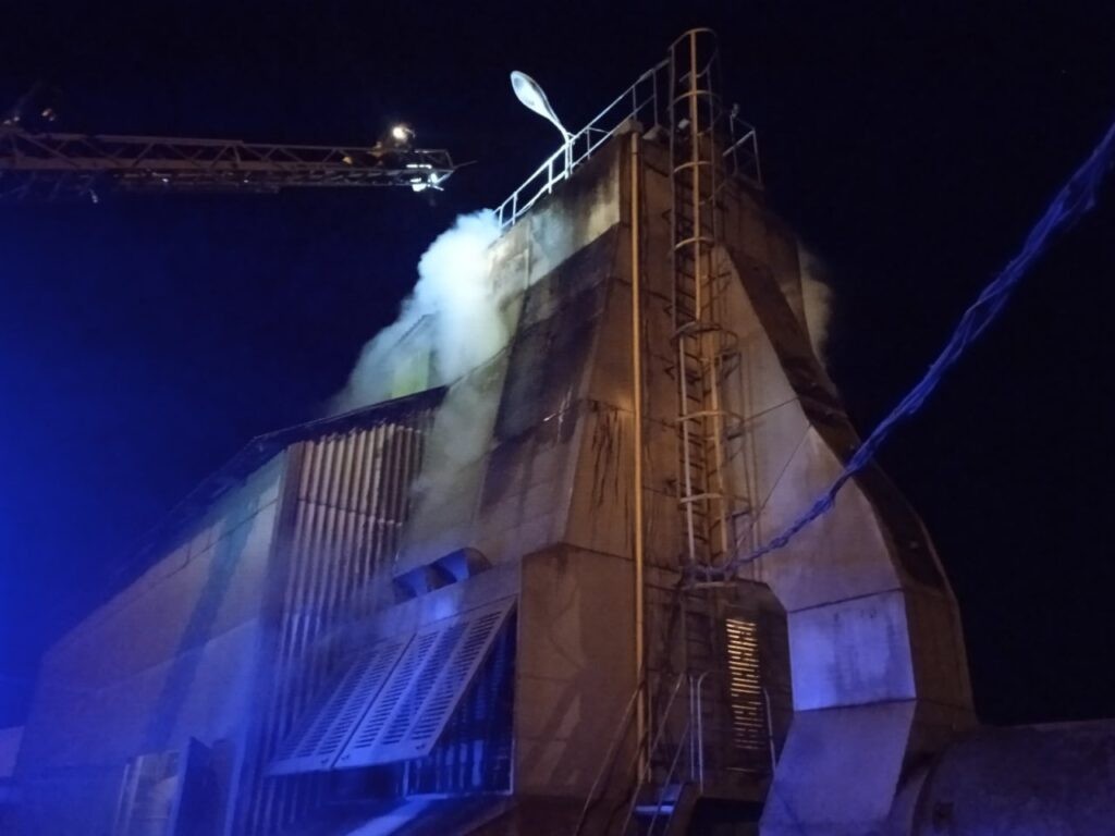 Более 36 тонн зерна кукурузы спасли при пожаре на зерносушильном комплексе в Каменецком районе