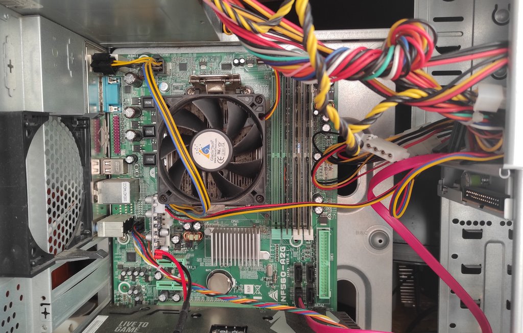 Белорус год назад стал майнить криптовалюту на своем балконе. Сколько заработал?