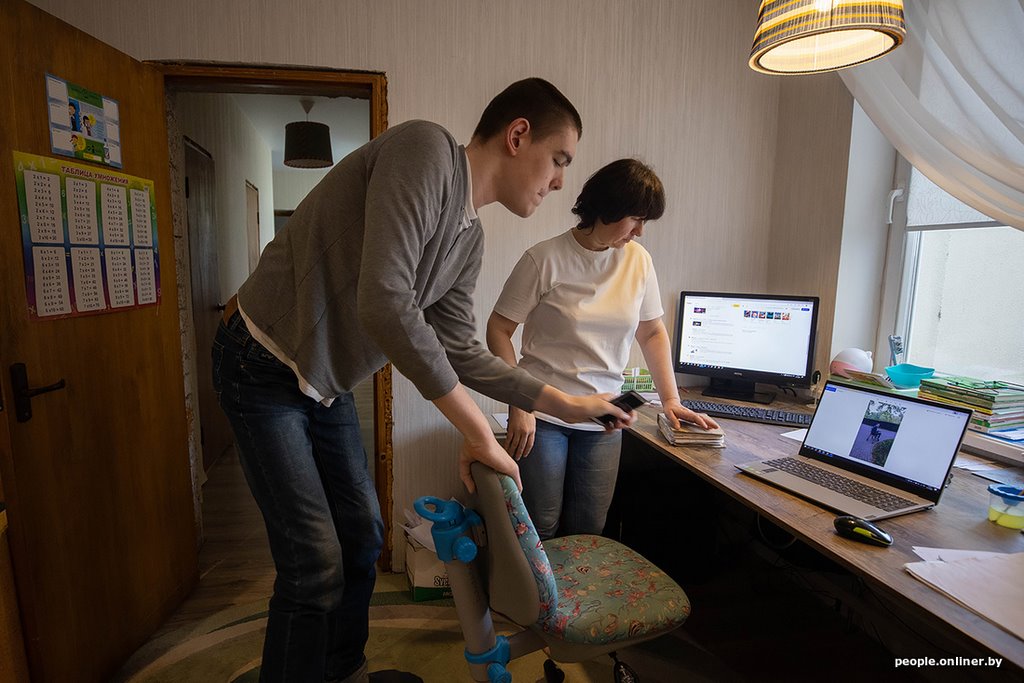 «Врачи при виде сына рты открывали». В свои 14 лет этот парень вырос до 214 сантиметров