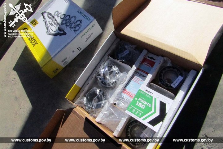 Таможенники нашли в литовской фуре «лишние» авто- и мотозапчасти на 2 миллиона рублей