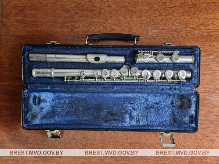 Мужчина нашел флейту на остановке и попал под уголовную статью. Случай в Брестской области