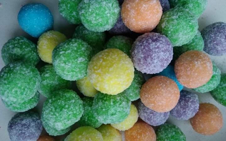 Печенье, драже, безе: какие сладости в Беларуси признаны опасными и почему