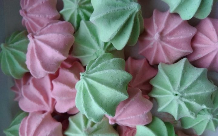 Печенье, драже, безе: какие сладости в Беларуси признаны опасными и почему