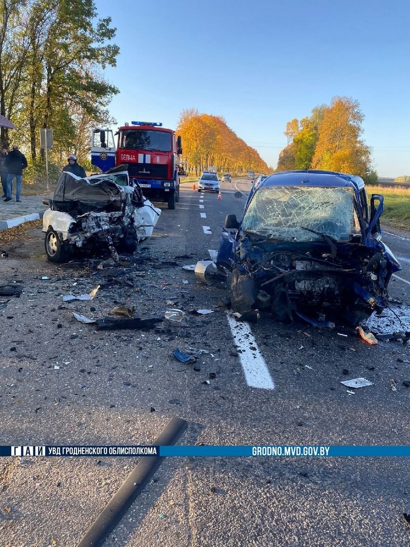 В Беларуси утром лоб в лоб столкнулись два автомобиля. Оба водителя погибли