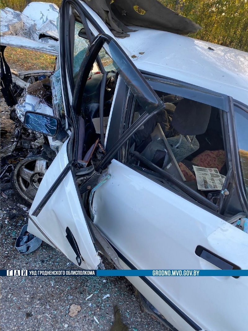 В Беларуси утром лоб в лоб столкнулись два автомобиля. Оба водителя погибли